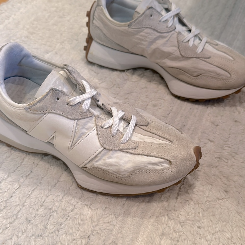 New Balance 327 Sneakers